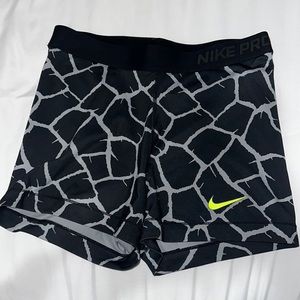 nike pro short 2.5”